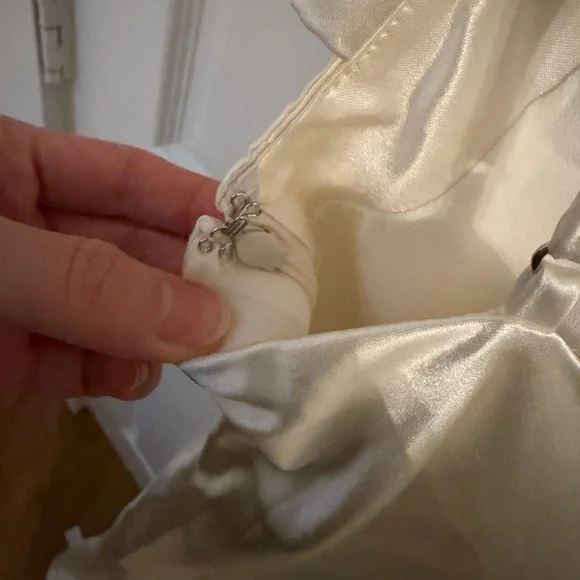 NWT Reformation Ronda Silk Dress in Ivory - Picture 9 of 10